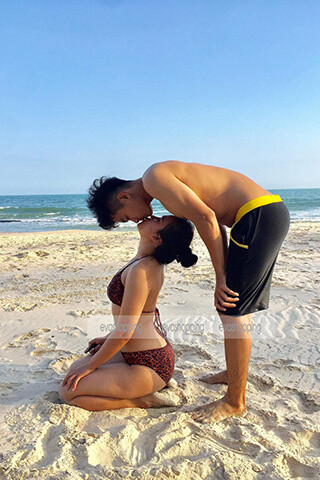 tinh-yêu-lang-mang-tren-bien-cua-chi-Hoang-Lam