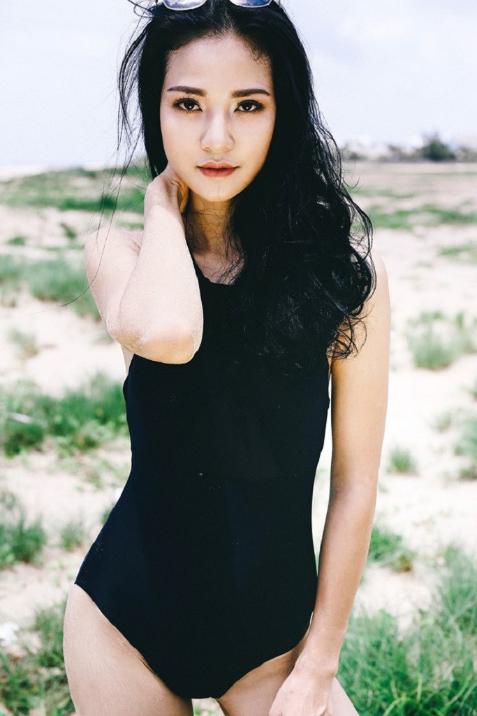 ​Hoa hậu Trần Thị Quỳnh đốt mắt người xem với bikini gợi cảm