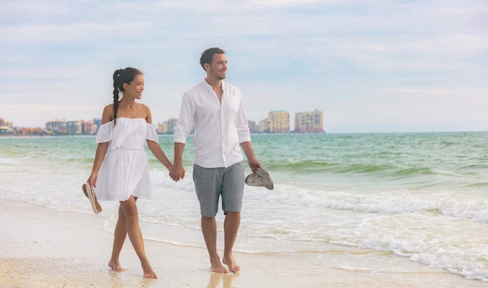 Tiết lộ bí quyết diện đồ đôi đi biển đẹp