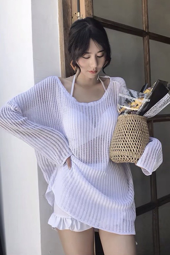Áo choàng đi biển oversize trắng