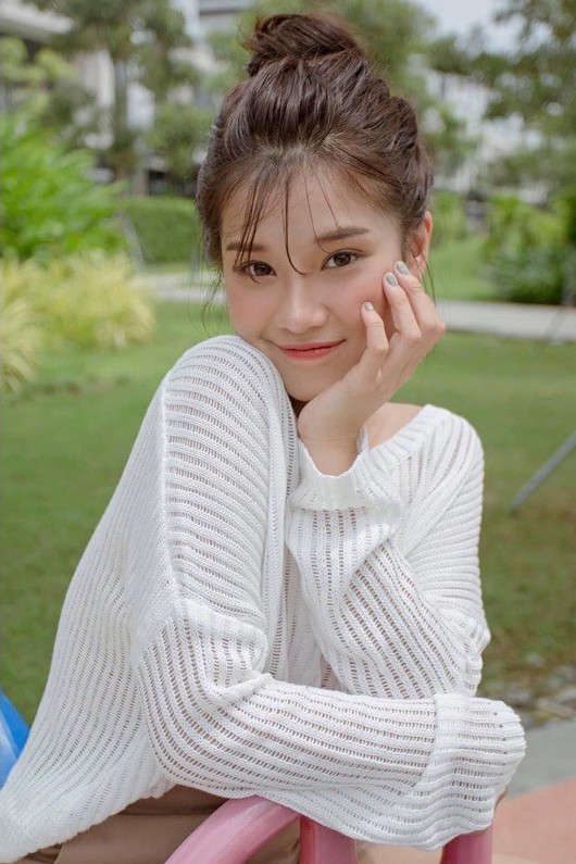 Áo choàng đi biển oversize trắng