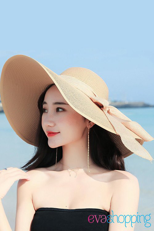 Nón đi biển rộng vành
