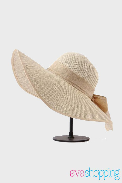 Nón đi biển rộng vành