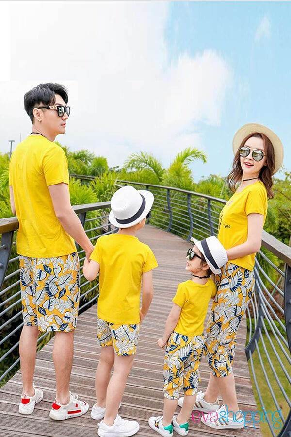 Đồng phục gia đình đi biển hoạ tiết bắn tim màu vàng