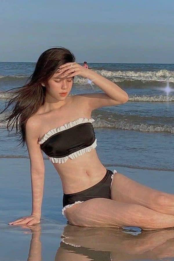 Bikini hai mảnh quây bèo sexy