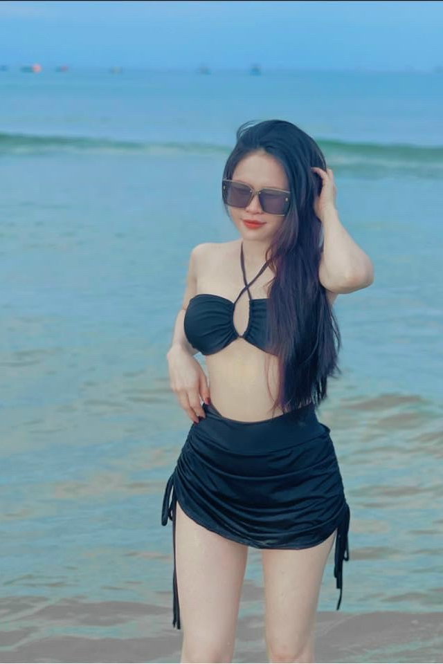 Bikini hai mảnh dạng váy