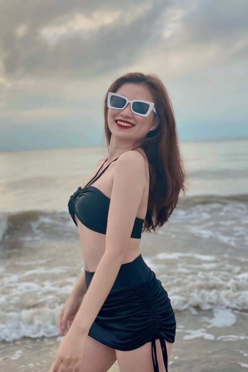 Bikini hai mảnh dạng váy