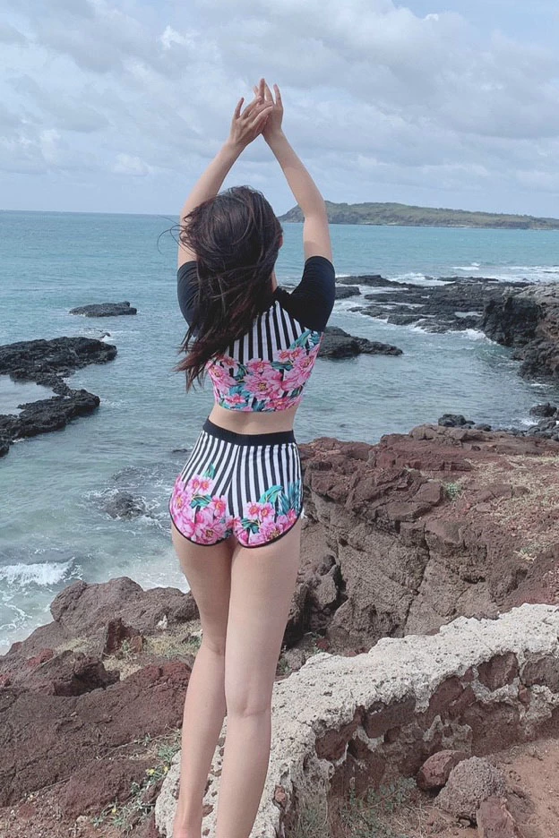 Đồ bơi croptop tay lửng