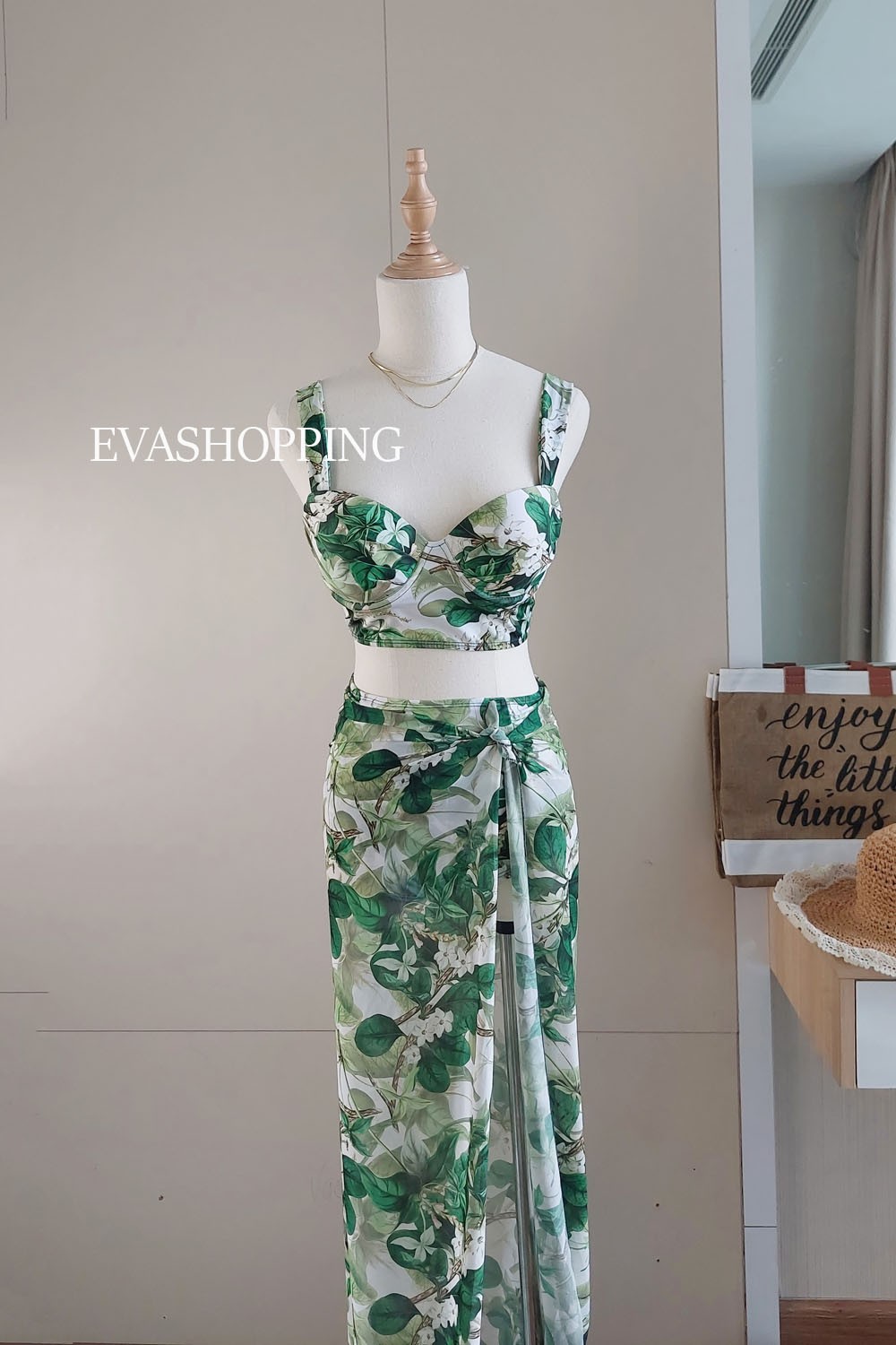 Bikini hai mảnh croptop kèm choàng
