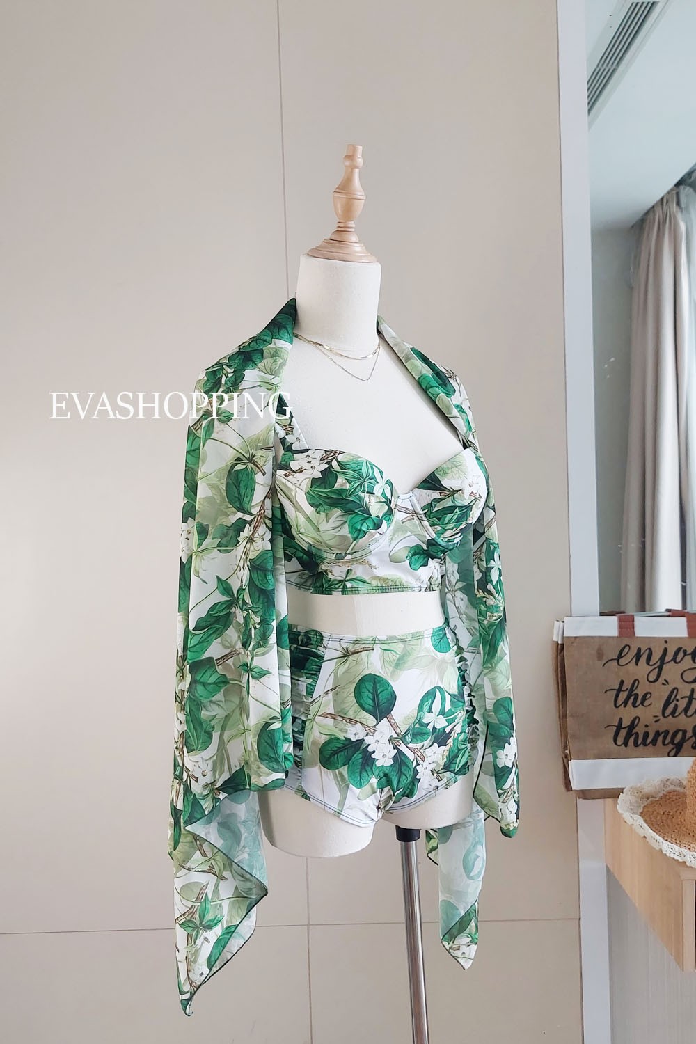 Bikini hai mảnh croptop kèm choàng