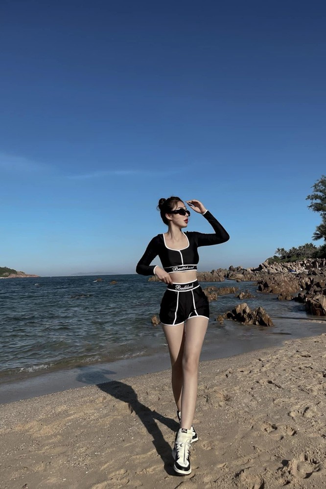 Đồ bơi dài tay croptop BKN947