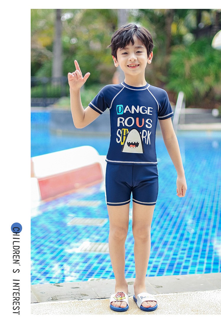 Bộ đồ bơi tay ngắn họa tiết cá mập cho bé trai