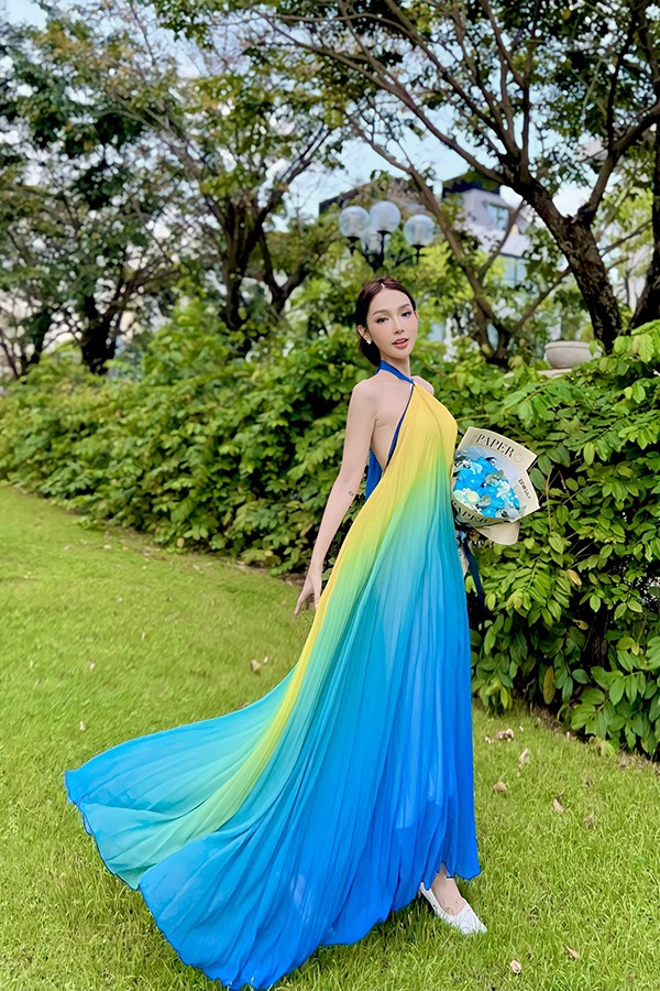 Đầm maxi dập ly cổ yếm cao cấp