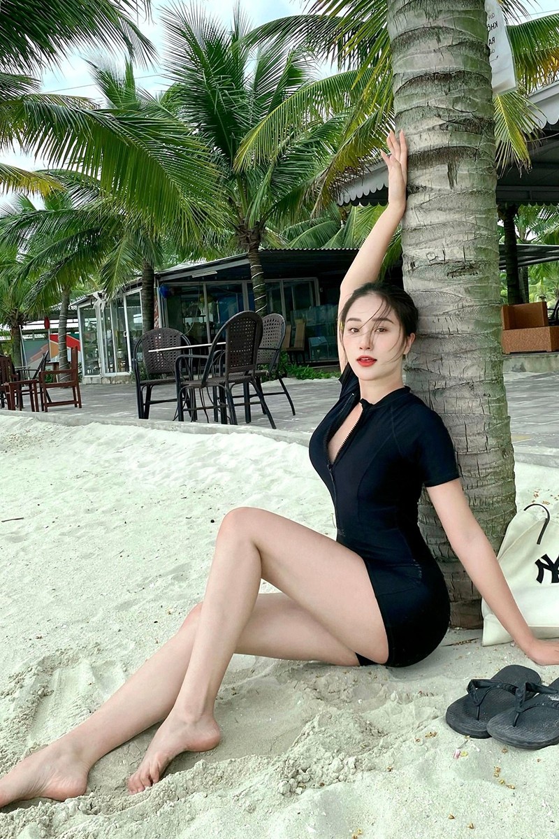 Đồ bơi kín đáo liền thân tay ngắn BKN853