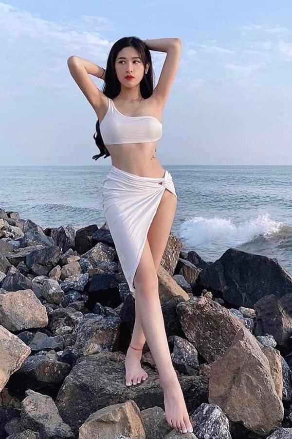 Set bikini lệch vai kèm choàng