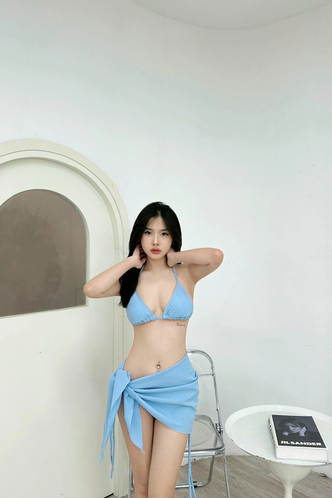 Bikini ba mảnh màu xanh