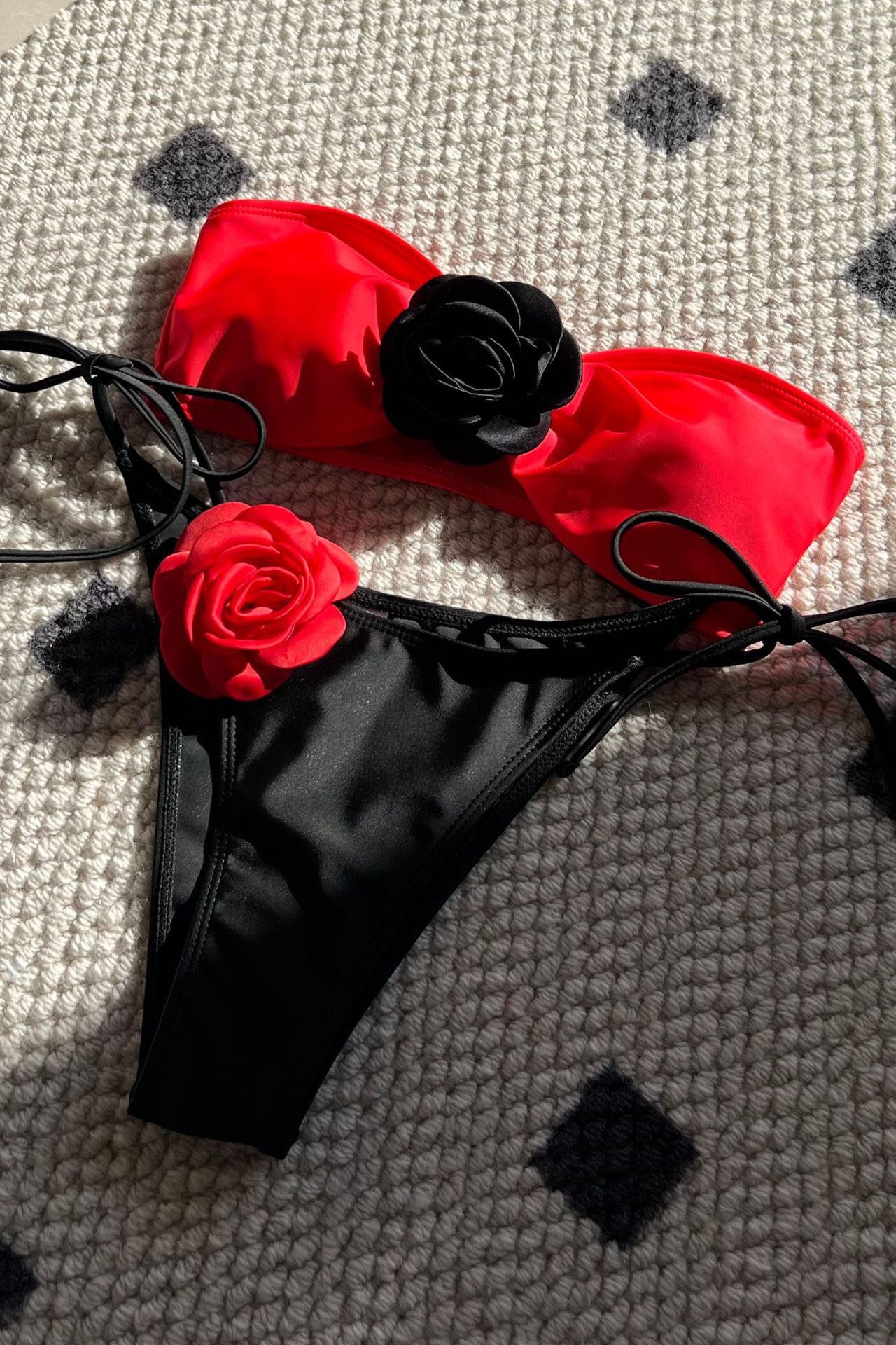 Bikini đi biển hai mảnh đính hoa cao cấp BKN1032