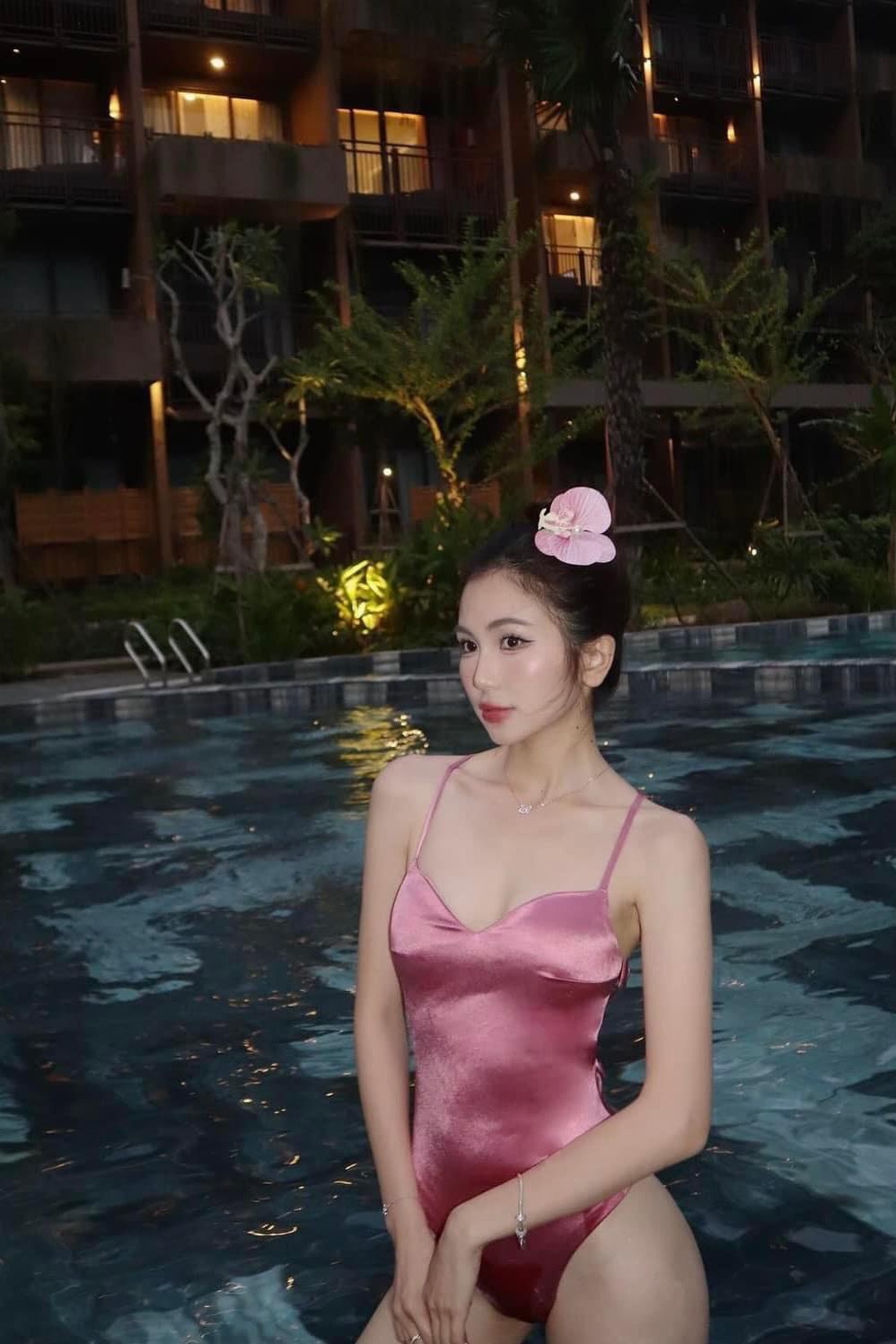 Bikini một mảnh màu hồng gắn nơ xinh BKN1048