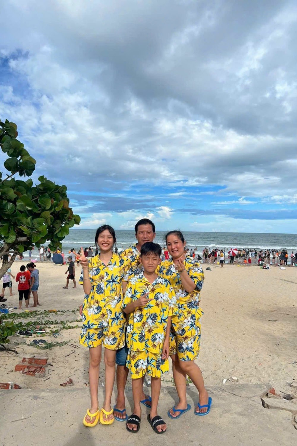 Đồng phục đi biển cho team màu vàng DP15