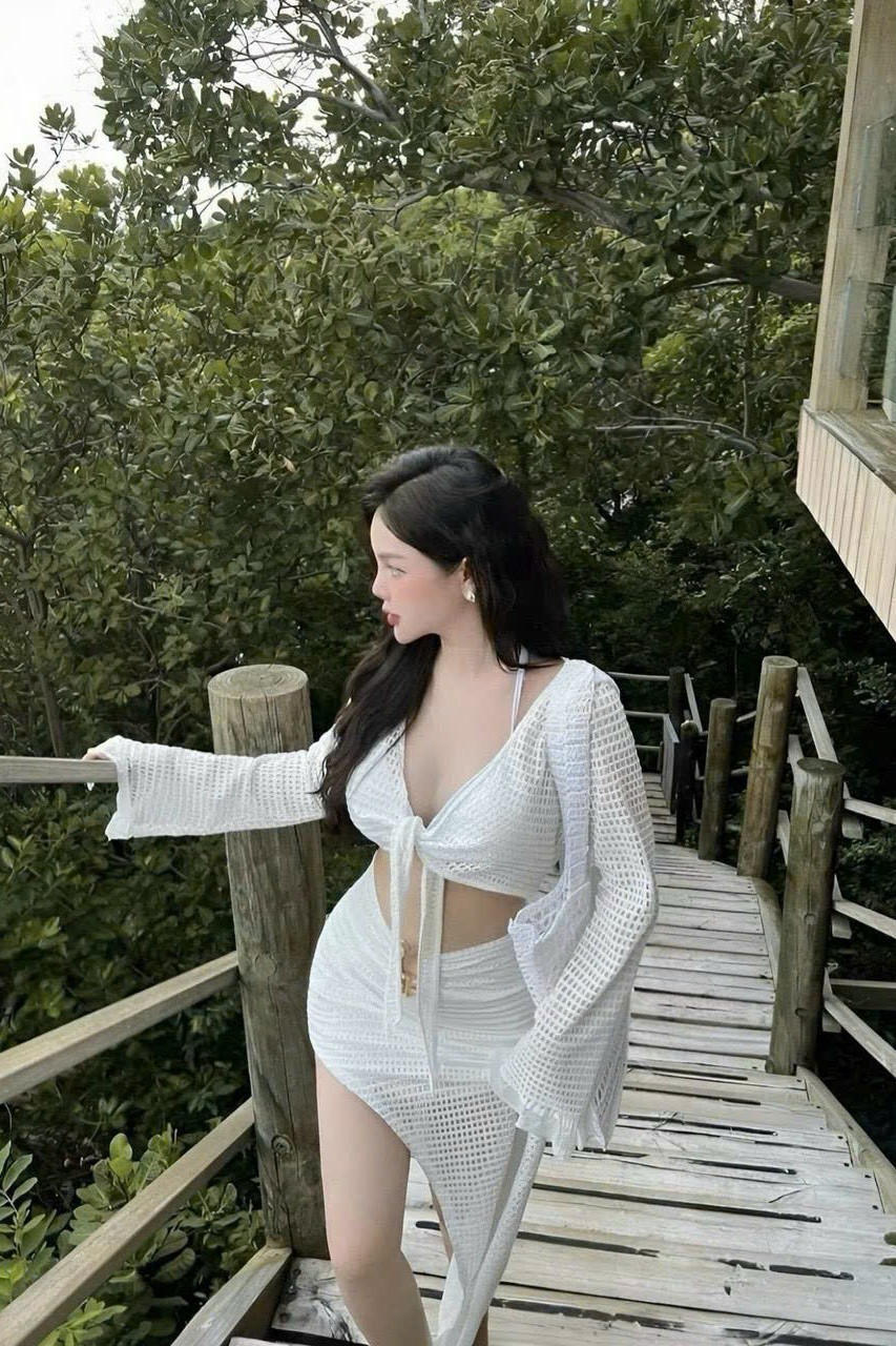 Đồ đi biển trắng 4 mảnh