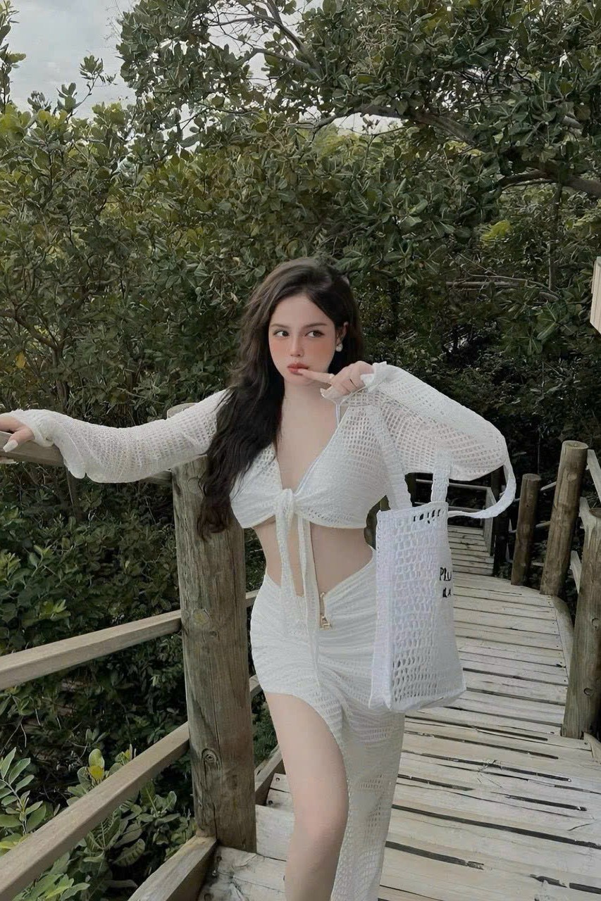 Đồ đi biển trắng 4 mảnh