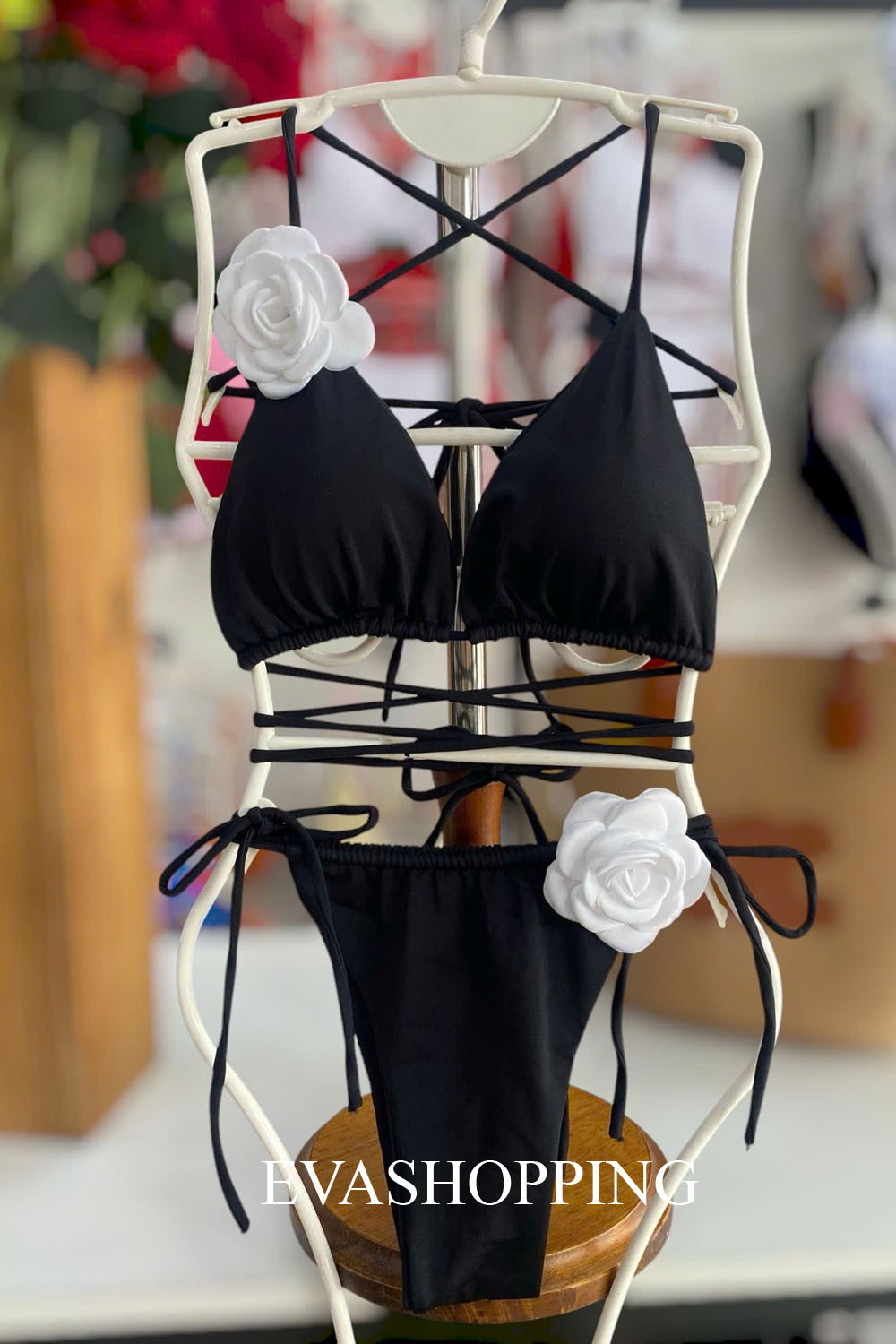 Bikini 2 mảnh màu đen kèm hoa BKN1079D