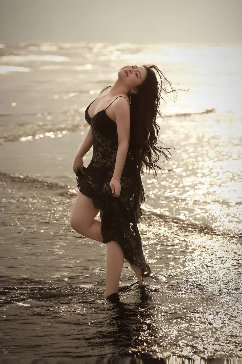 Váy maxi đi biển ren xẻ tà