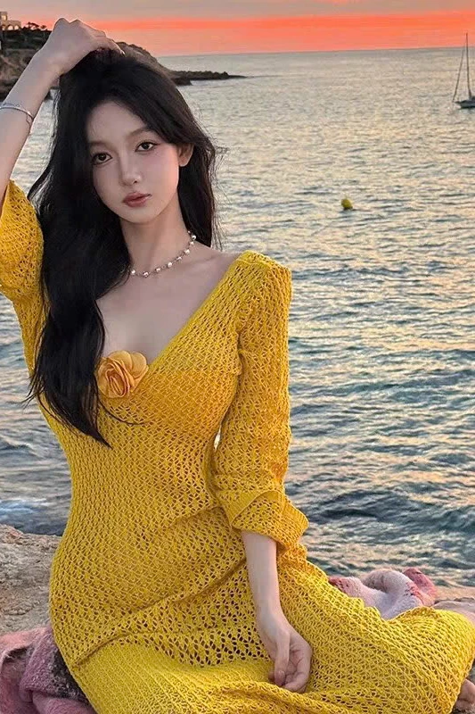 Bikini 3 mảnh vàng đính hoa BKN1125