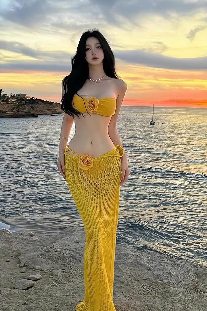 Bikini 3 mảnh vàng đính hoa BKN1125