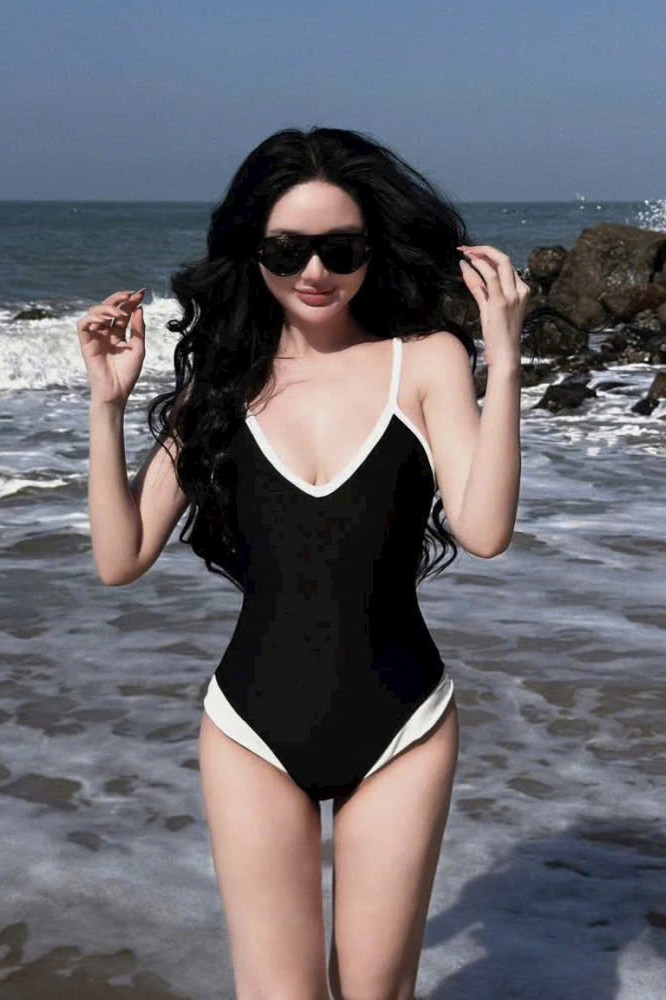 Bikini một mảnh màu đen BKN1131