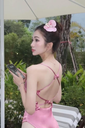 Bikini một mảnh màu hồng gắn nơ xinh BKN1048